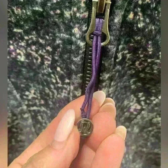 Lululemon Jacket Size 2 - Picture 6 of 7